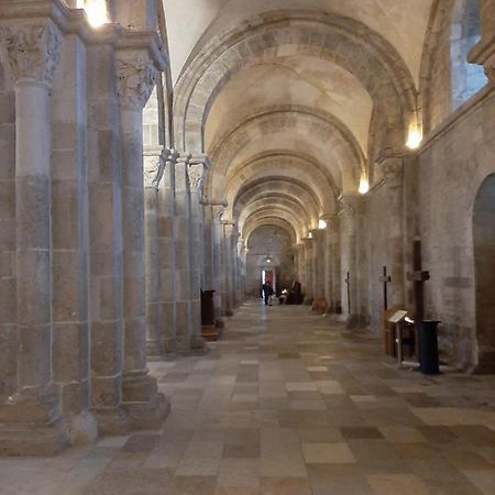 Appartement 48M2 Pour 6 Personnes Au Centre Ville Historique Avec Parking Gratuit Et Une Borne De Recharge Pour Voiture A 10 Metres Avallon Eksteriør billede