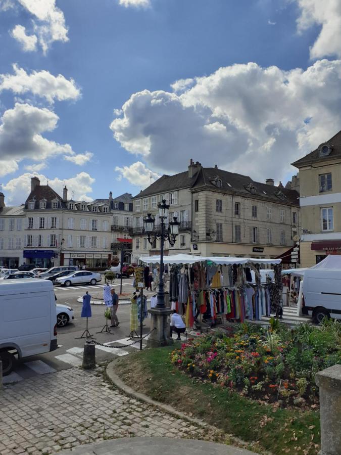 Appartement 48M2 Pour 6 Personnes Au Centre Ville Historique Avec Parking Gratuit Et Une Borne De Recharge Pour Voiture A 10 Metres Avallon Eksteriør billede