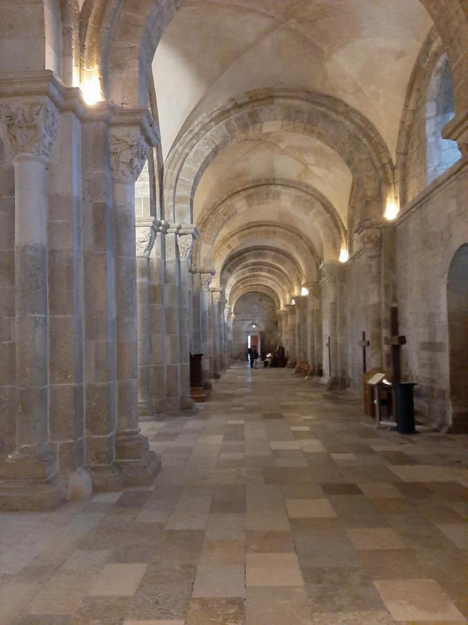 Appartement 48M2 Pour 6 Personnes Au Centre Ville Historique Avec Parking Gratuit Et Une Borne De Recharge Pour Voiture A 10 Metres Avallon Eksteriør billede