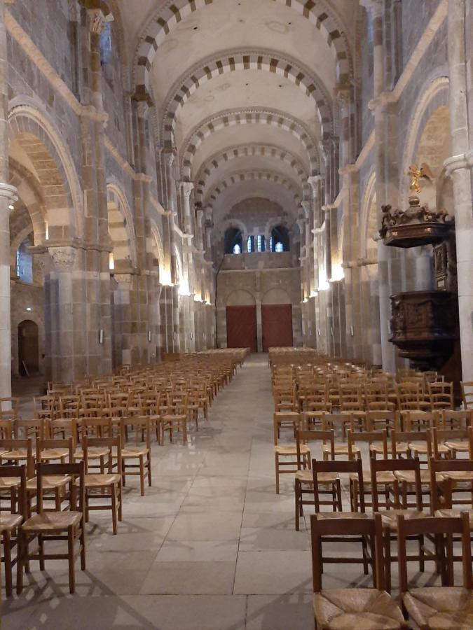 Appartement 48M2 Pour 6 Personnes Au Centre Ville Historique Avec Parking Gratuit Et Une Borne De Recharge Pour Voiture A 10 Metres Avallon Eksteriør billede